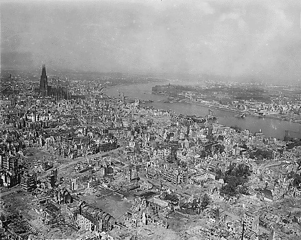 Köln in Trümmern, 1945