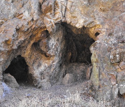 Gilroy Hot Springs Road cave - Gilroy, California - Cave Entrances (Natural)