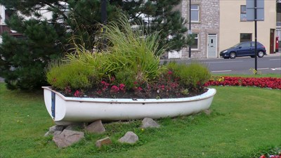 Boat flower planters ~ Boatlirder