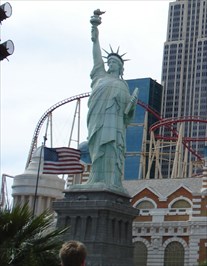 statue of liberty las vegas new york. New York New York Hotel