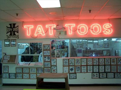 Fiona (02), Tattoo Shop Clerk & Model - Tattoo Art Fest (320